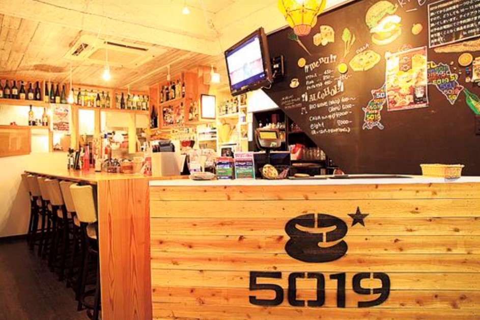 カジュアルでおしゃれな店内