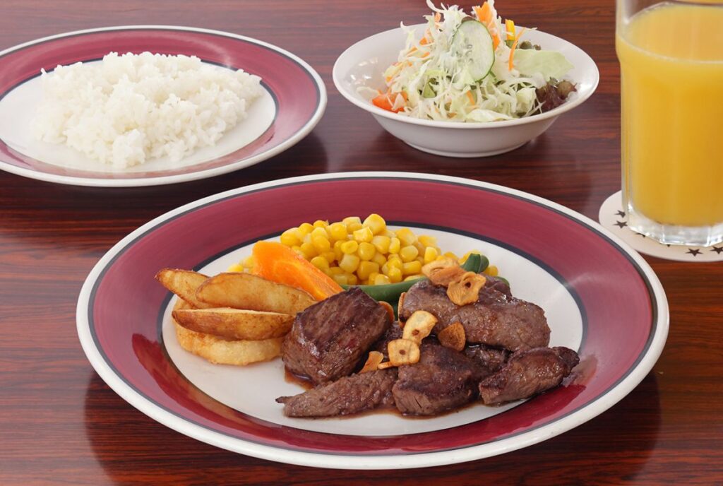 「あか牛カットステーキ」2750円