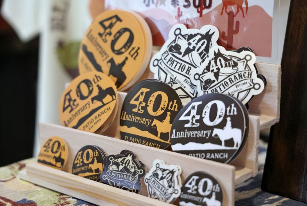 「40周年の記念ステッカー」大800円・中600円・小300円