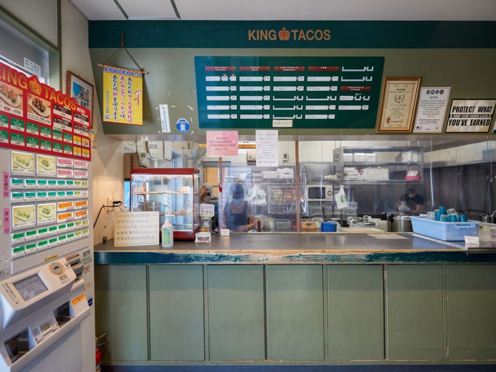 キングタコス金武本店　1階はオーダーカウンター
