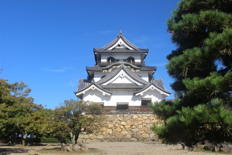 【国宝】彦根城の観光ガイド！天守閣の見どころや城主、ひこにゃん情報、周辺の観光スポットまで紹介
