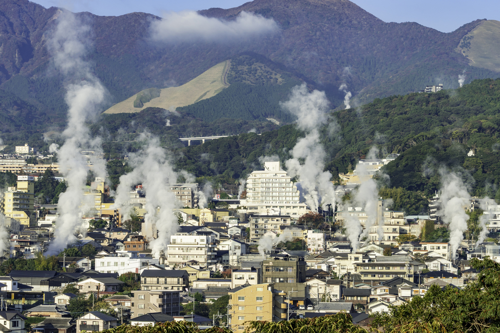 国の重要文化的景観にも剪定されている湯けむり風景