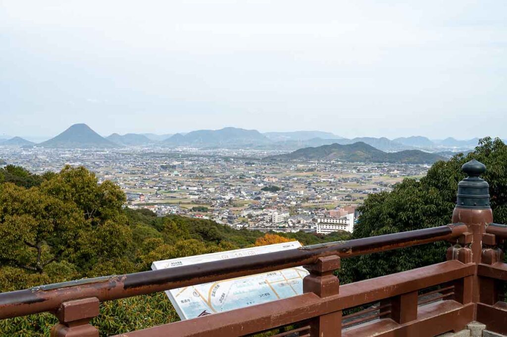 飯野山を望む香川らしい眺め