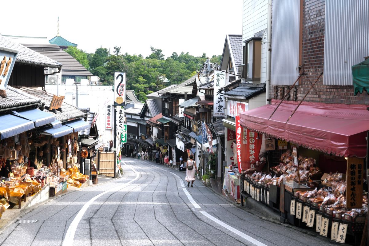 千葉のご利益スポット「成田山新勝寺」で開運祈願&食べ歩き