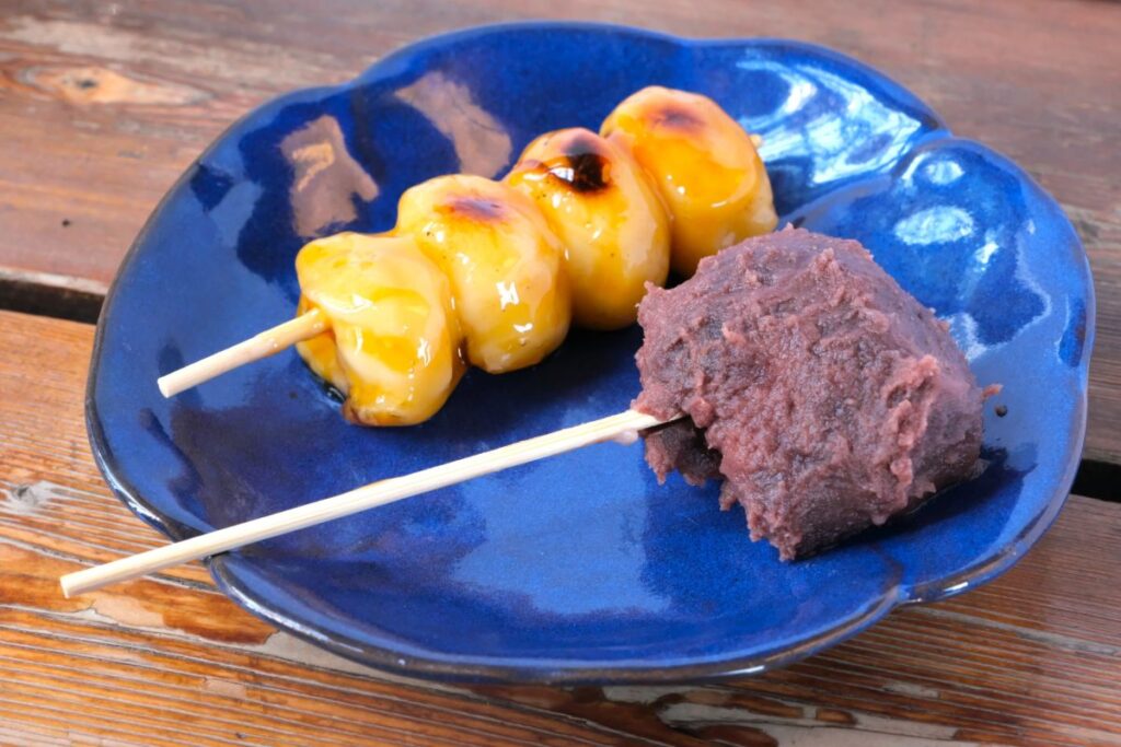 「焼き団子」1本200円 「あん団子」1個200円