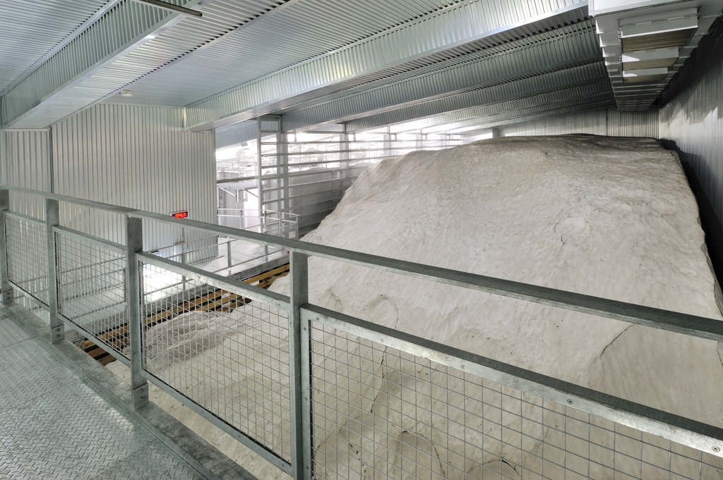 雪中貯蔵庫