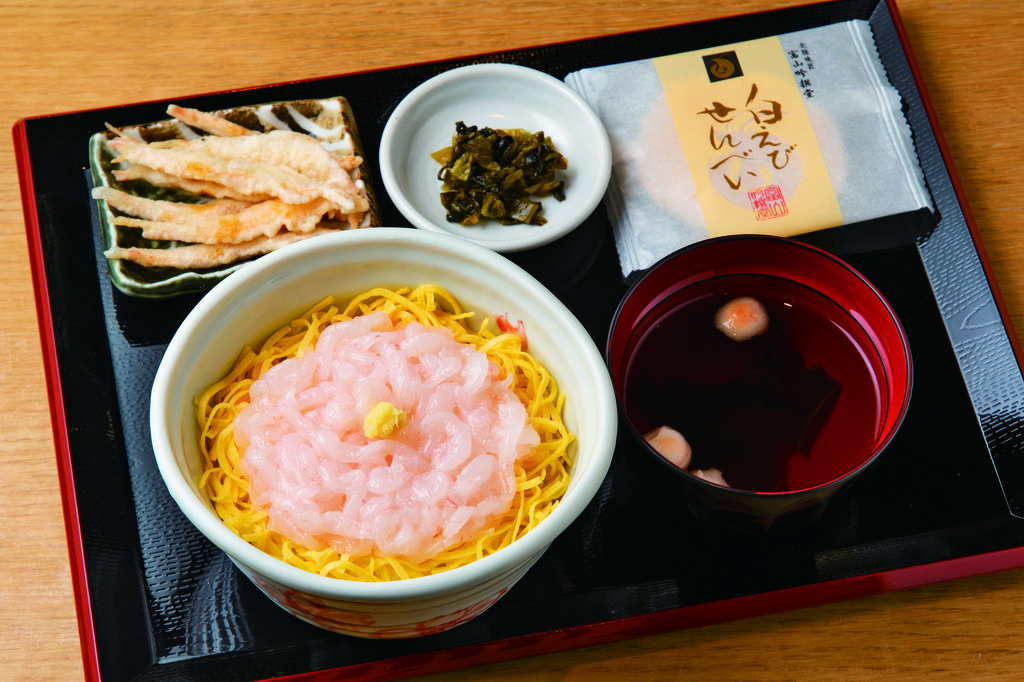 シロエビの刺身丼