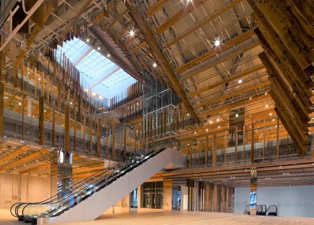 富山市ガラス美術館1