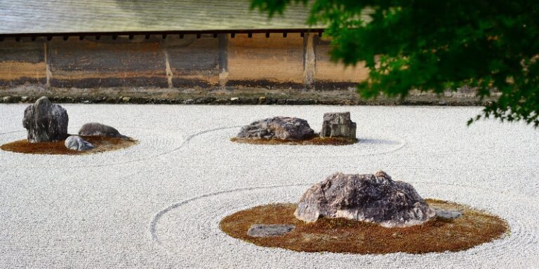 【京都】世界遺産・龍安寺の石庭は必見！みどころやアクセスを事前にチェック！