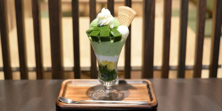 京都の抹茶をパフェで堪能！「京はやしや 京都店」