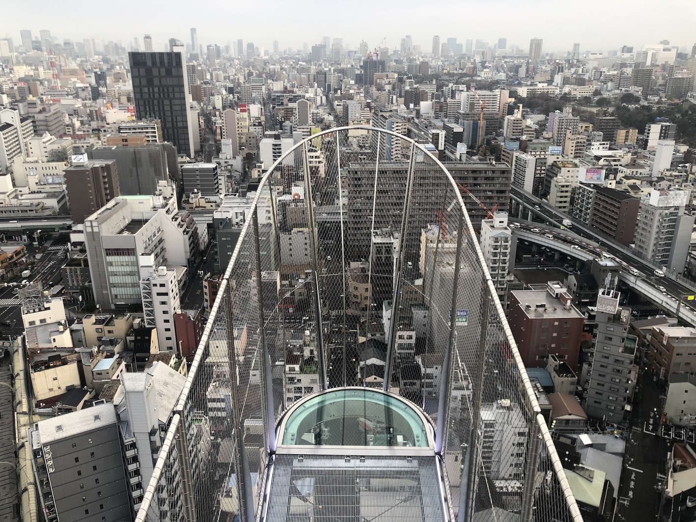 跳ね出し展望台「TIP THE TSUTENKAKU（てぃっぷ ざ つうてんかく）」