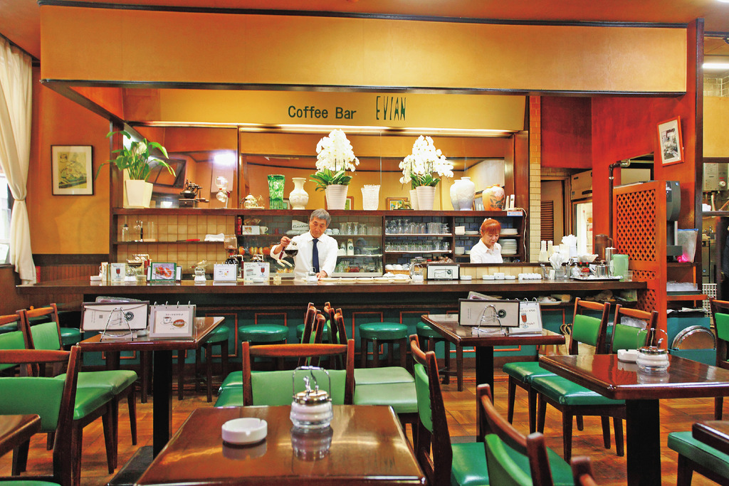 喫茶店「エビアンコーヒー」1
