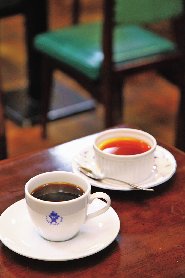 喫茶店「エビアンコーヒー」2
