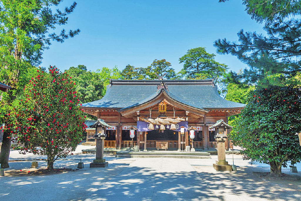 本殿の前に建つ拝殿