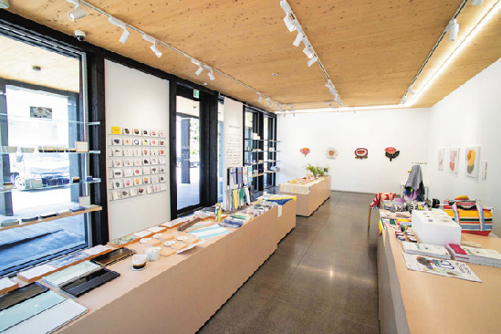Mustakivi gallery& 1