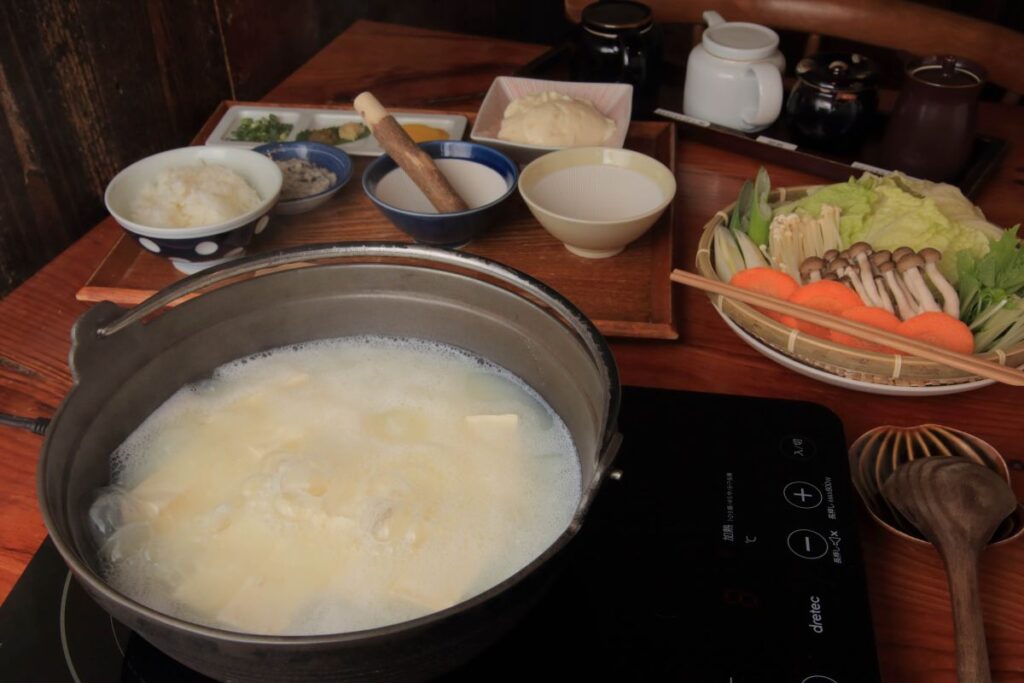 「嬉野温泉湯豆腐定食」2000円