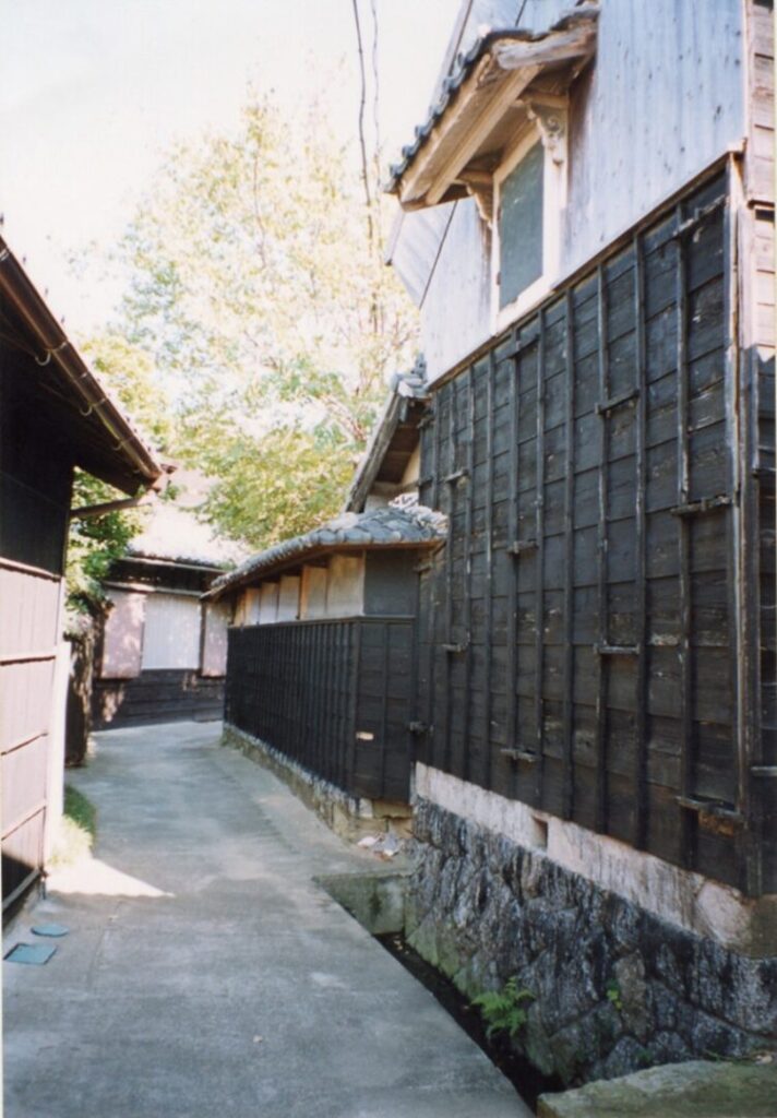 黒壁の西集落