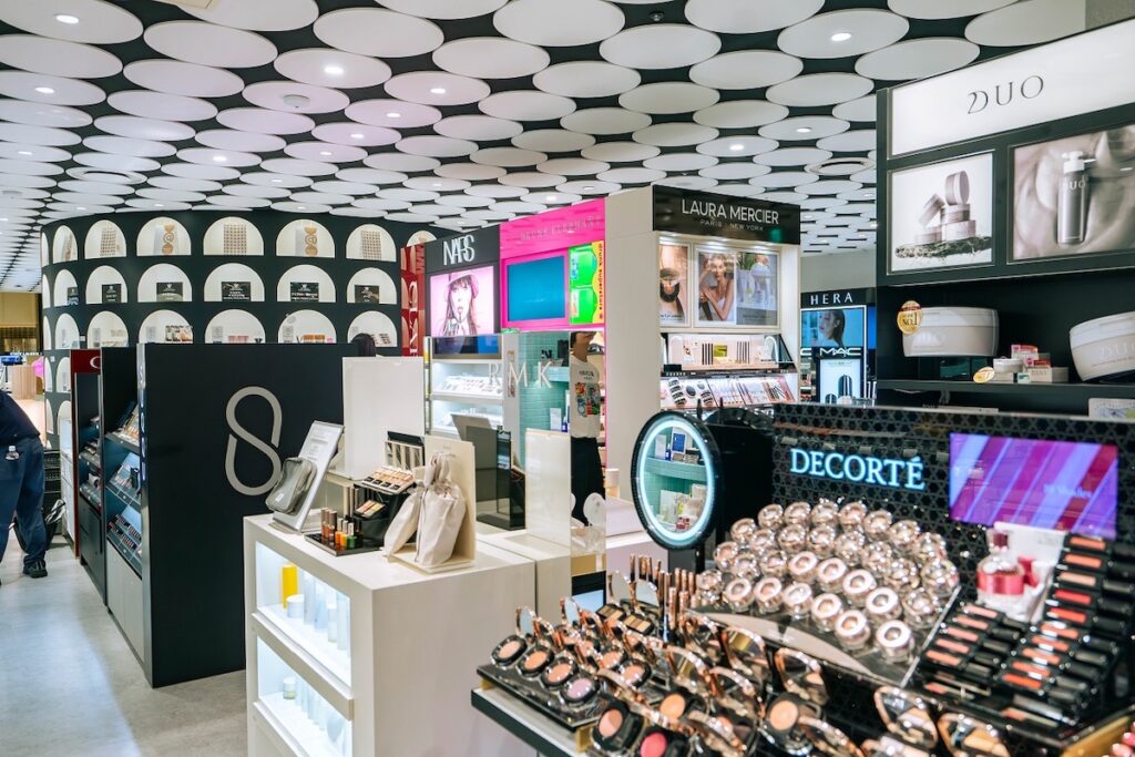 DECORTEの前