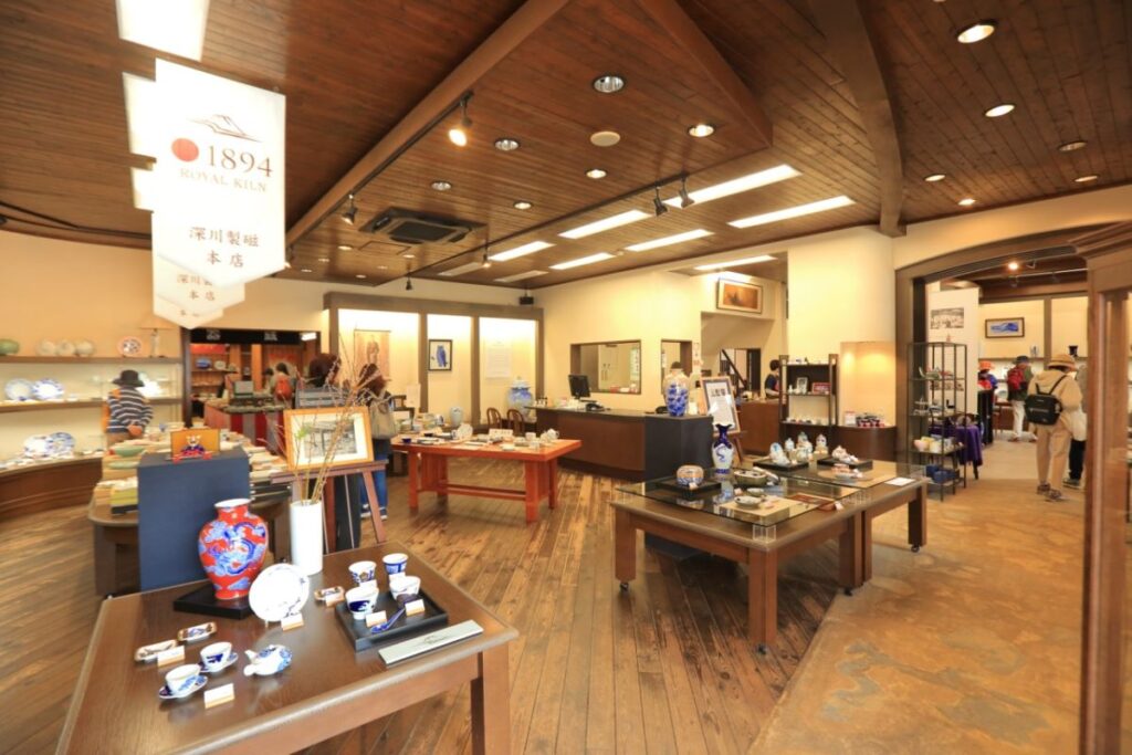 深川製磁店内