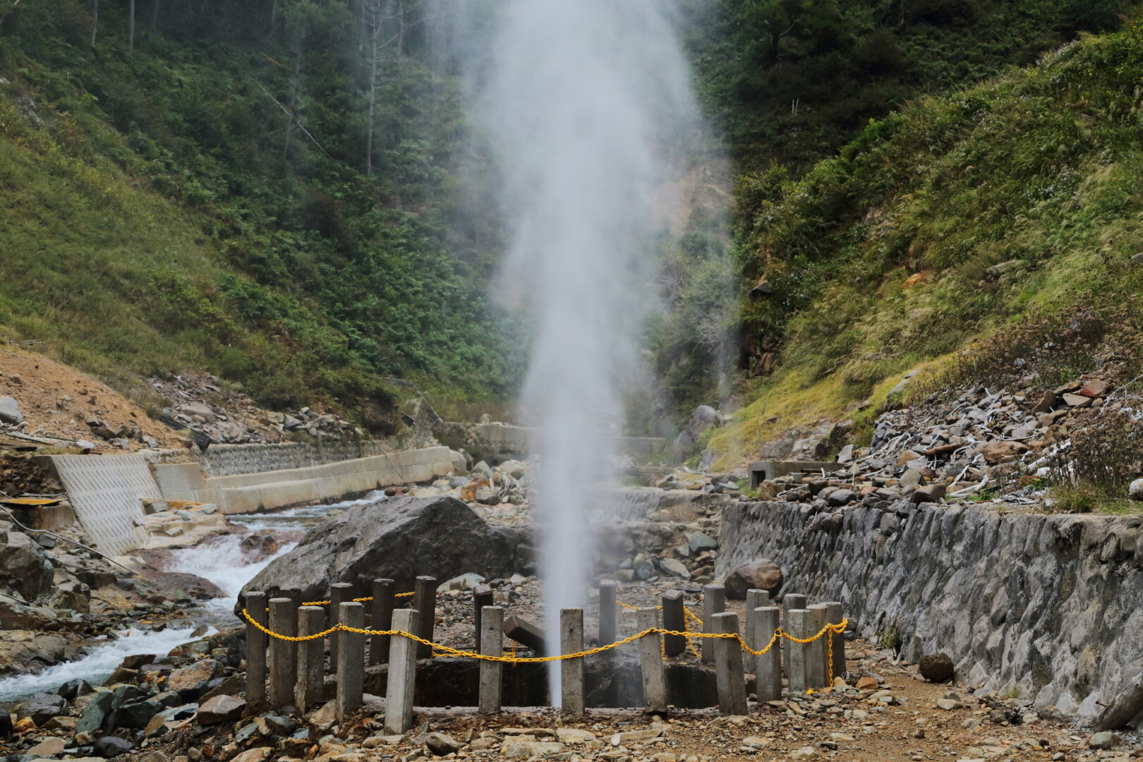 地獄谷温泉の間欠泉