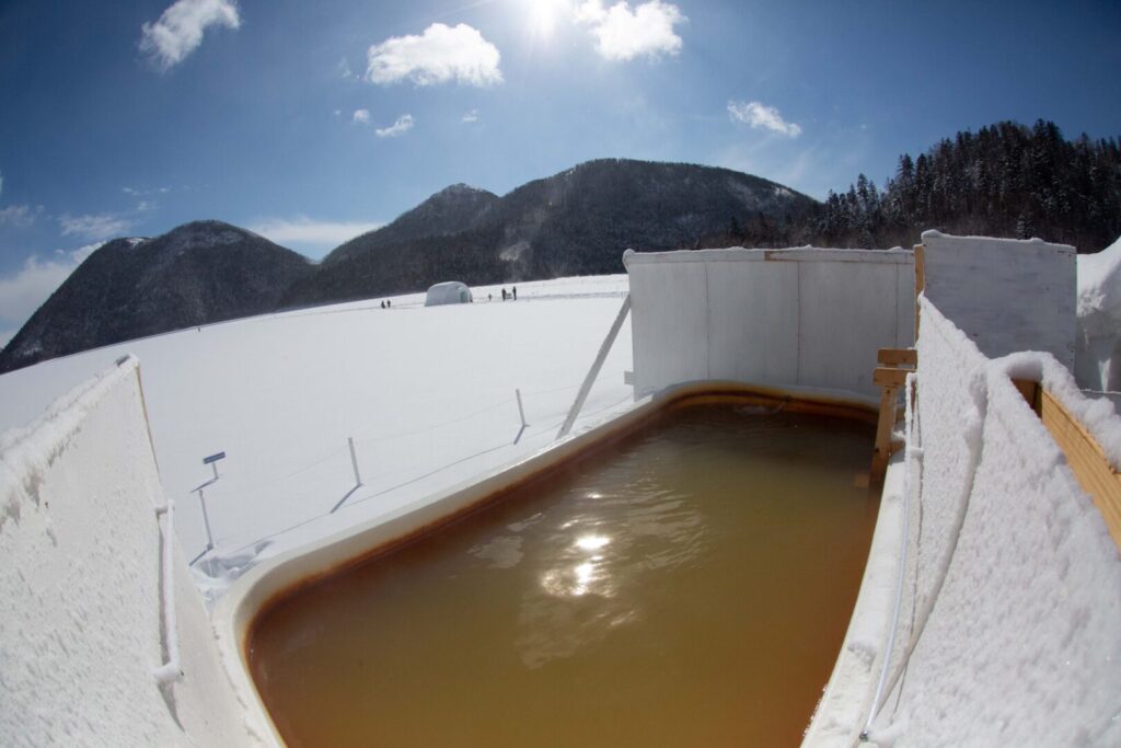 しかりべつ湖コタン氷上露天風呂