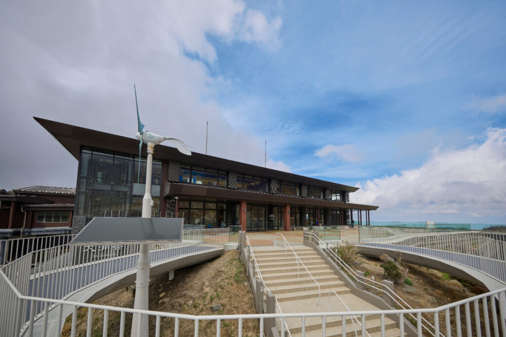 大涌谷駅と風の輪テラス