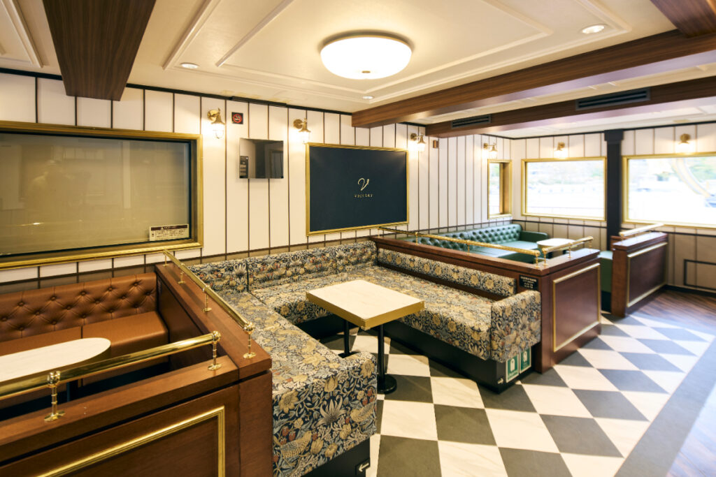 ビクトリー号内観