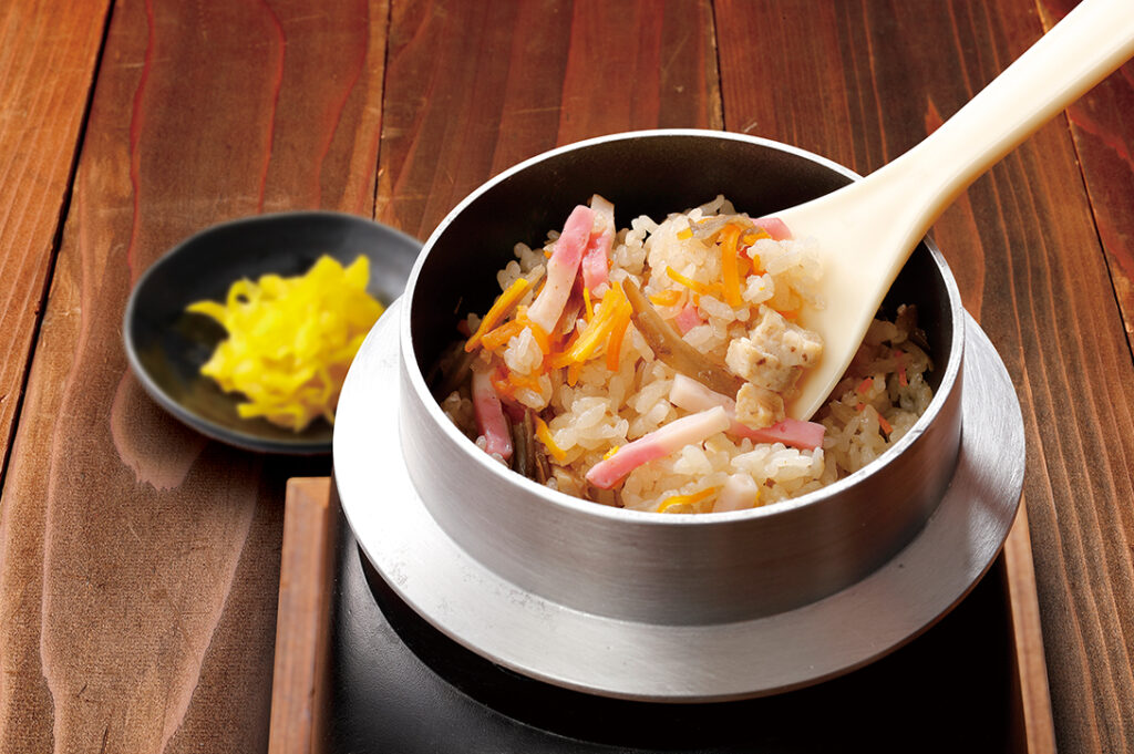 とり釜飯　390円（税込）
