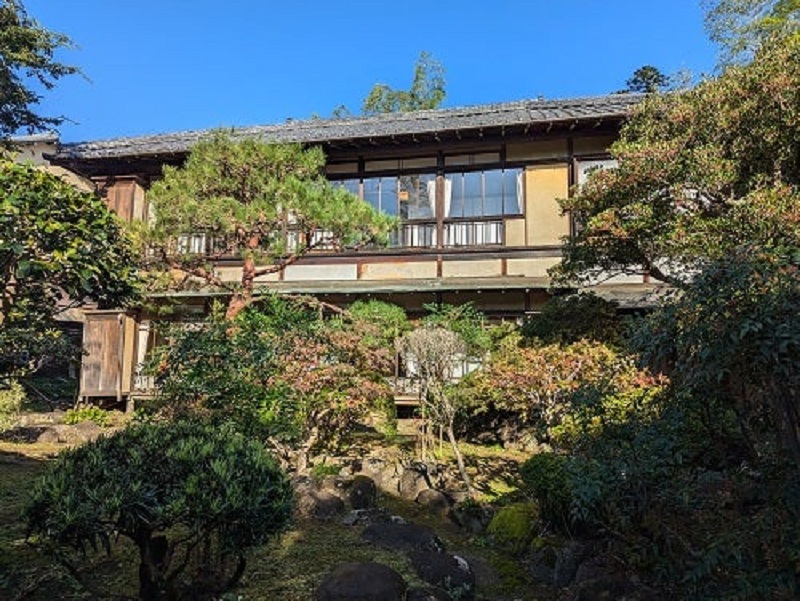 現在は書家・金沢翔子の美術館として開放されている山陽荘