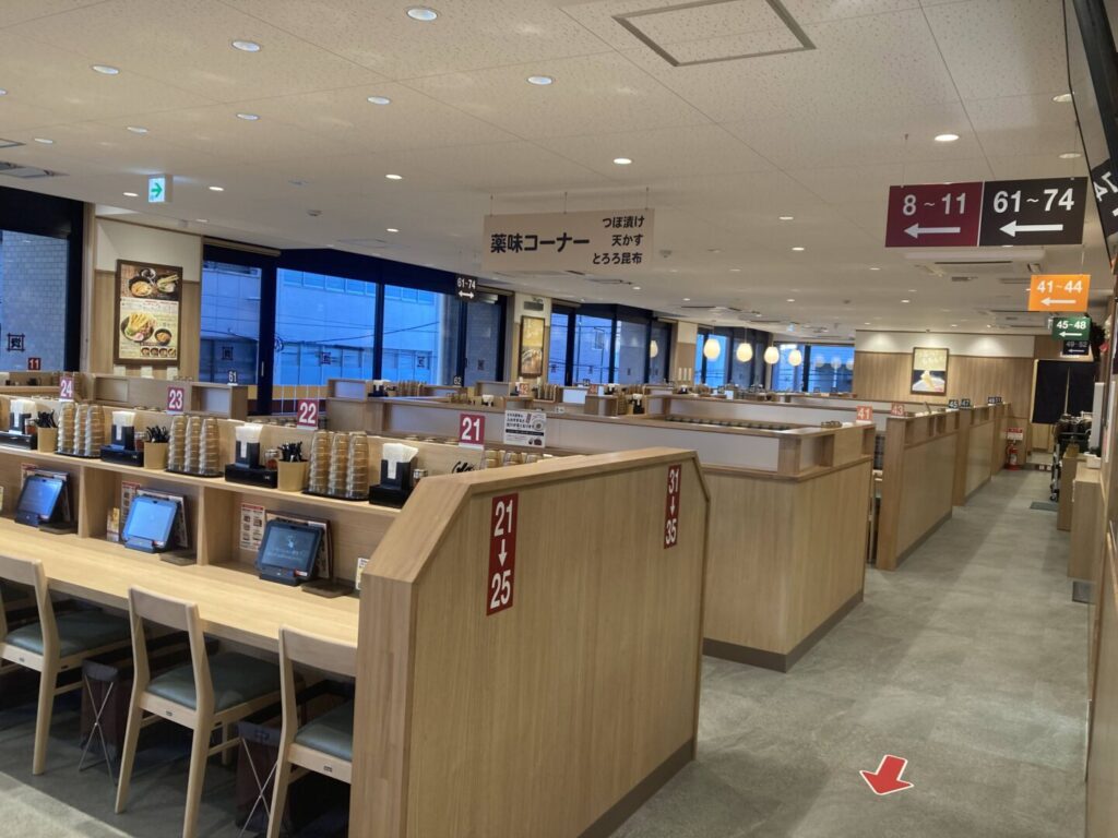 資さんうどん店内