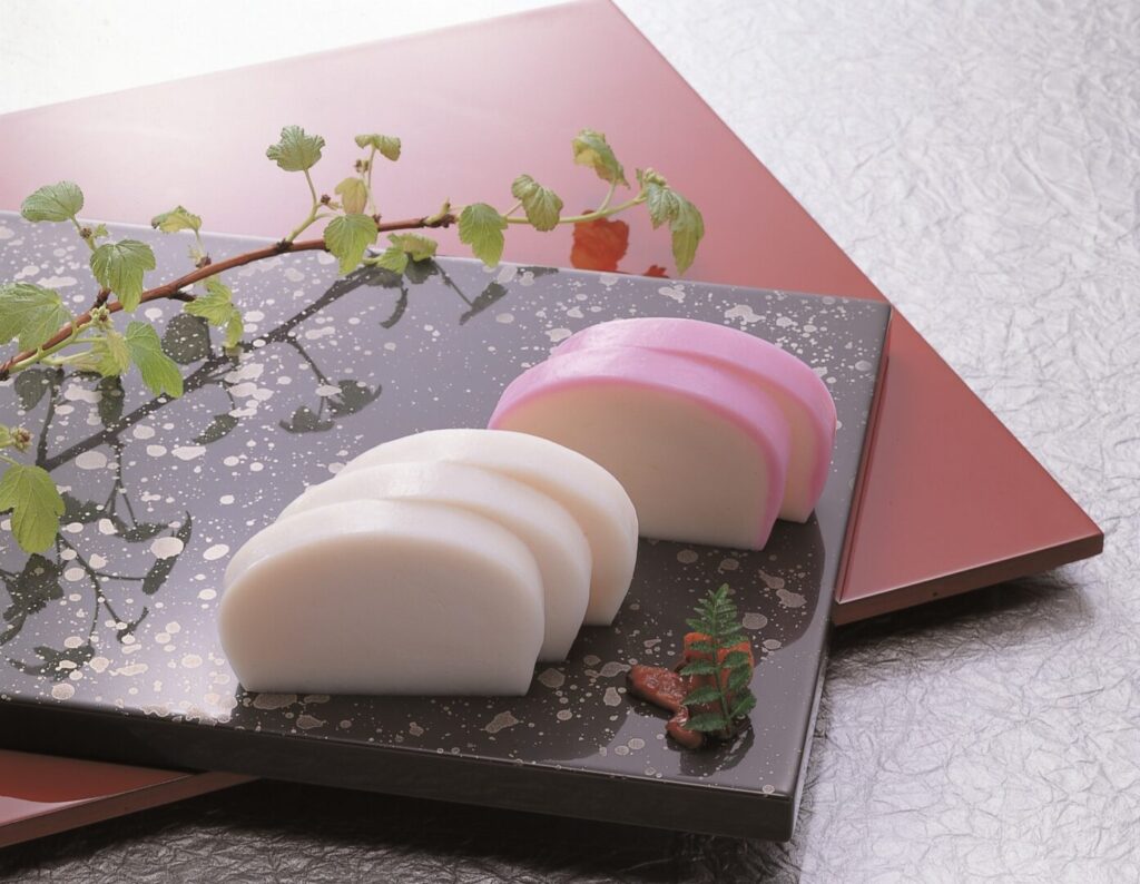 小田原名産の紅白かまぼこ